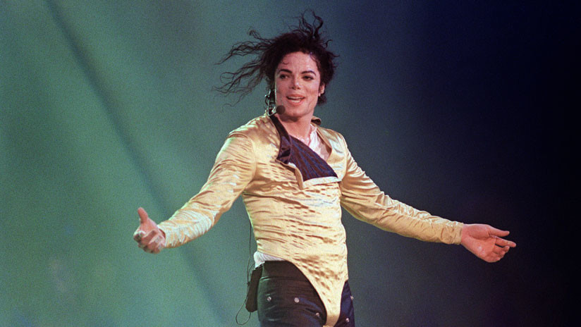 Subastan los zapatos que Michael Jackson utilizó durante el primer paso de 'moonwalk'