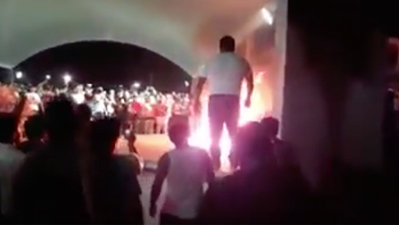 FUERTE VIDEO: Vecinos queman vivo a un presunto ladrón en México (18+)