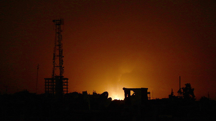 Los sistemas antiaéreos rusos derriban un aparato volador cerca de la base de Jmeimim en Siria