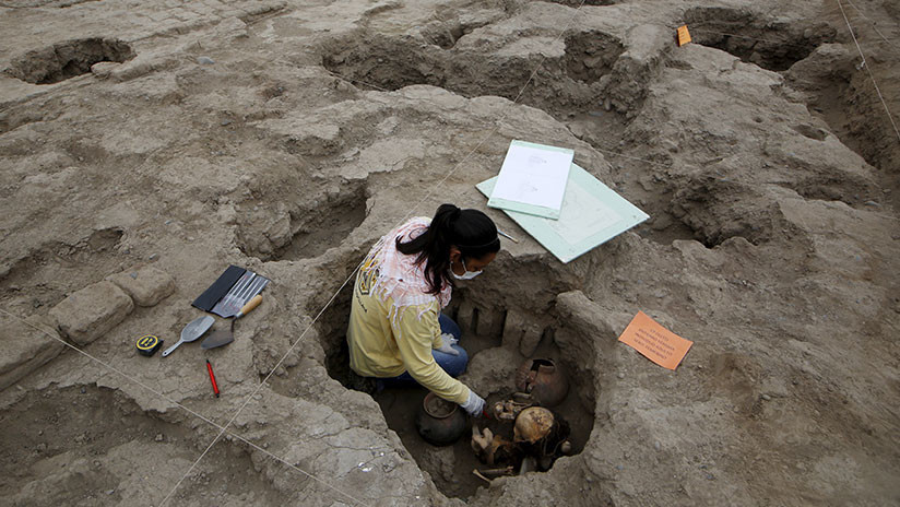Encuentran en Perú una momia intacta de 1.000 años envuelta en un 'ataúd' de algodón (VIDEO)