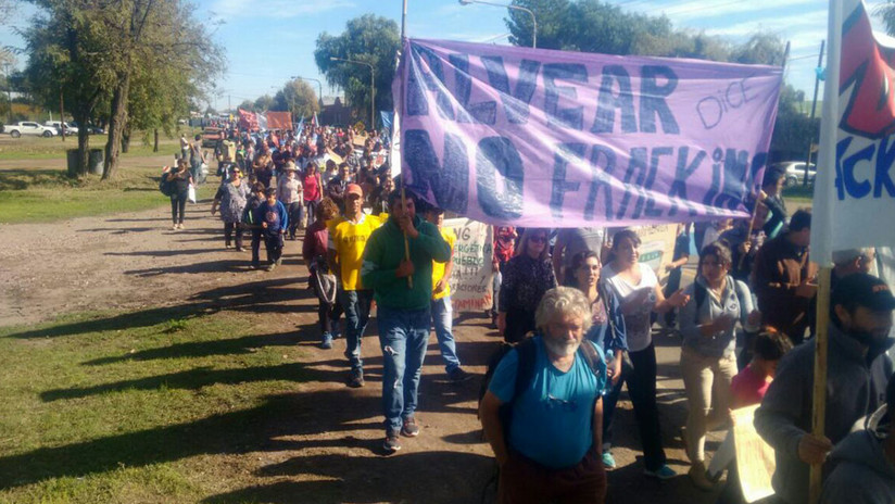 "El plan de lucha es en las calles": Masivo rechazo al 'fracking' en una provincia argentina