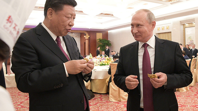 VIDEO: Putin debuta como chef de la comida tradicional china durante su visita al país asiático