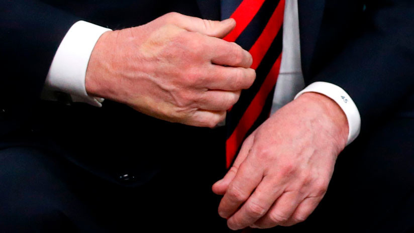 FOTOS: Macron deja su pulgar marcado en la mano de Trump tras un fuerte apretón en la cumbre del G7