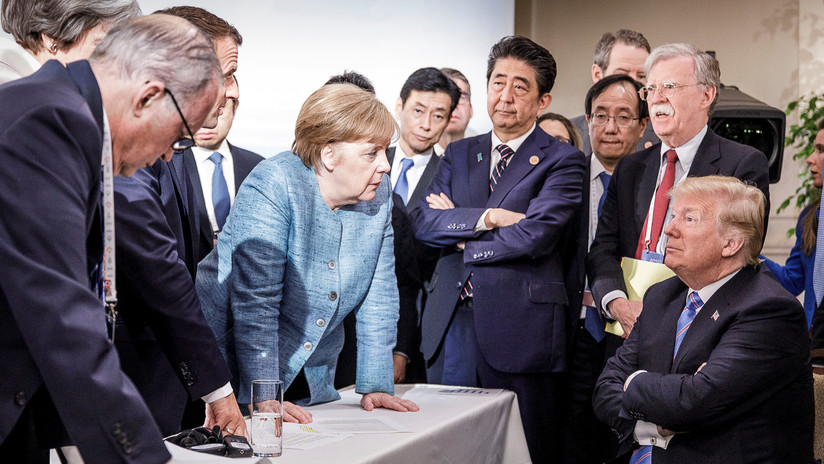 La peculiar foto que "resume las fisuras" de la cumbre del G-7 causa furor en las redes