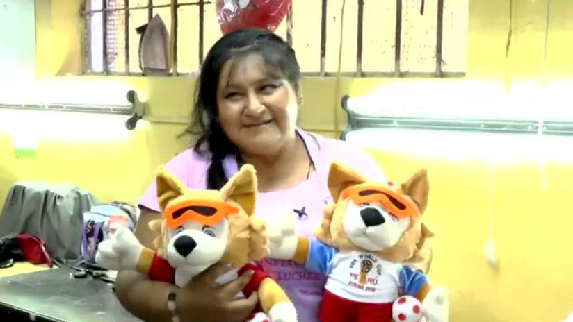 De mascota del Mundial a símbolo de una cárcel: Zabivaka siembra esperanza entre presas peruanas