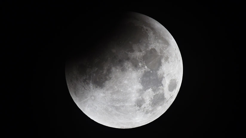 Un satélite retransmisor chino alcanza el punto L2 en la cara oscura de la Luna
