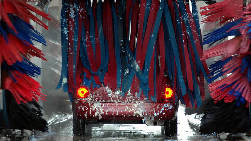 VIDEO: Cómo destrozar un vehículo por no entender las instrucciones para lavarlo