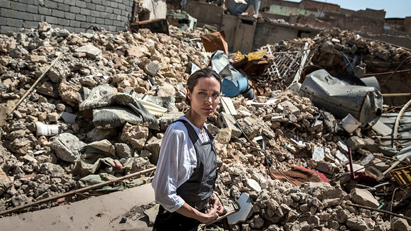 Angelina Jolie visita la mezquita en ruinas de Mosul donde el Estado Islámico proclamó su califato