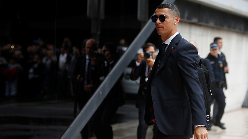 VIDEO: Ronaldo retrasó la partida de su selección hacia el Mundial para consolar a un joven hincha