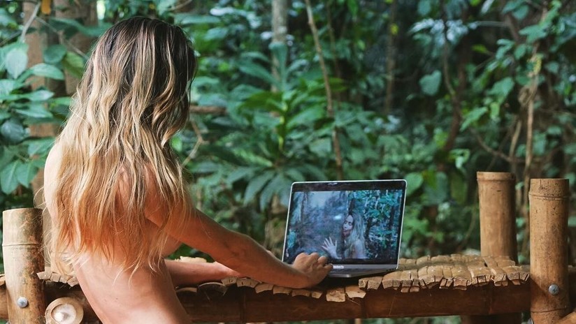 Deja la civilización para vivir "desnuda en la jungla" y ahorra miles de dólares (FOTOS) 