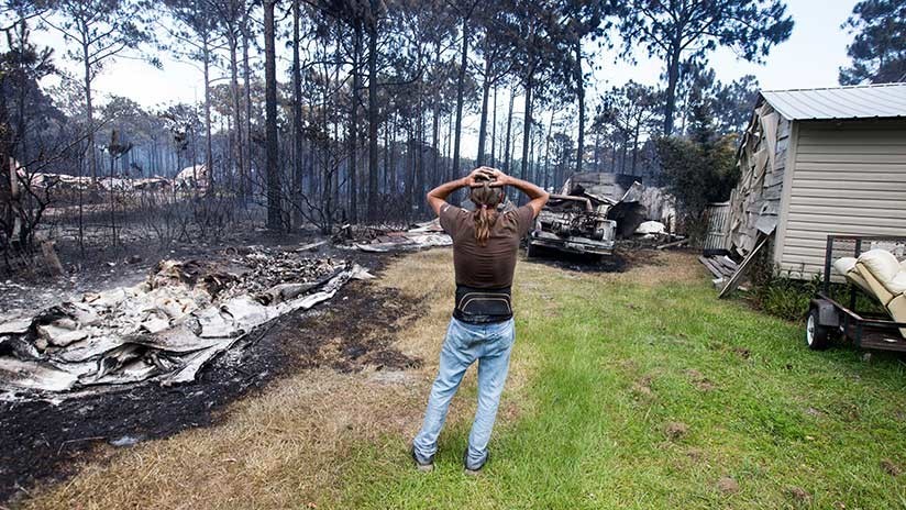 Un incendio 'controlado' destruye 36 casas en el norte de Florida