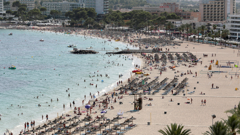 "100.000 personas al día es insostenible": protestas en Mallorca ante el exceso de turistas