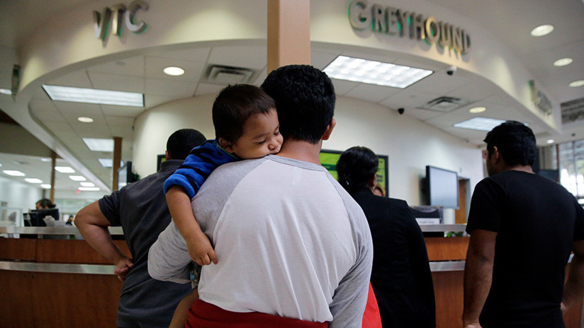 EE.UU.: Un juez bloquea la deportación de familias reunificadas para que decidan sobre posible asilo