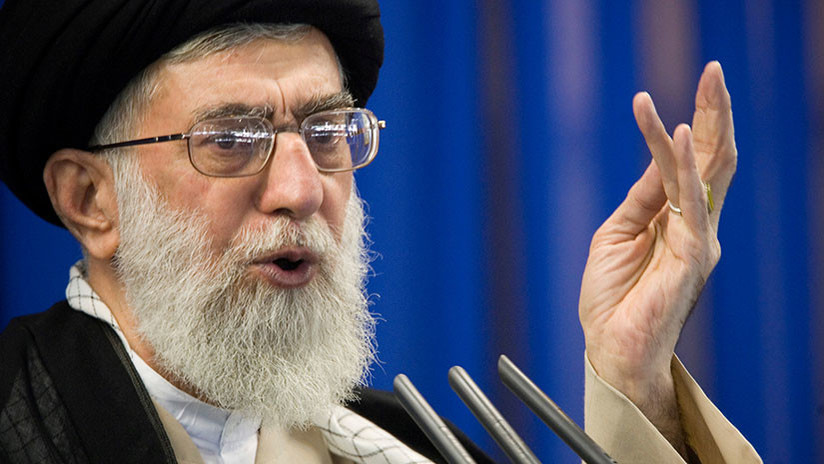 Líder supremo iraní: Es un "error obvio" creer que los problemas se resuelven al negociar con EE.UU.