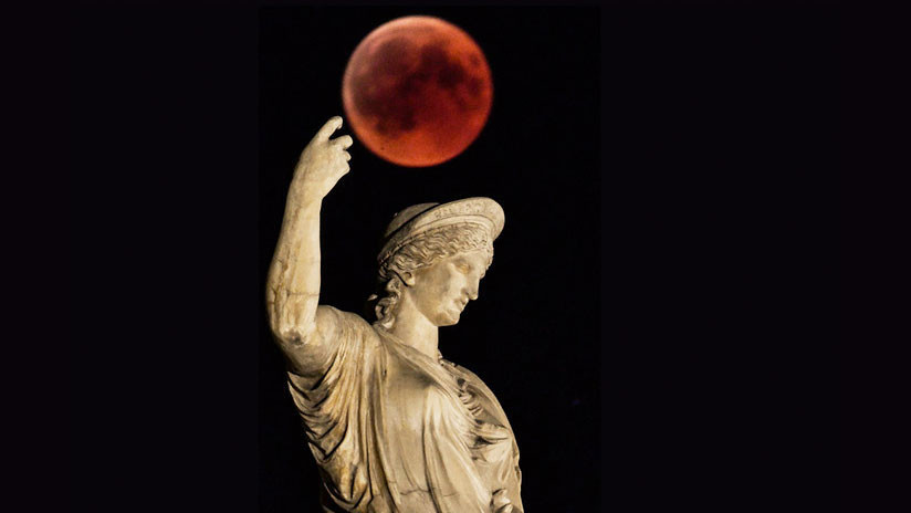 FOTOS: La 'luna sangrienta' acapara las miradas en su 'descenso' a la Tierra