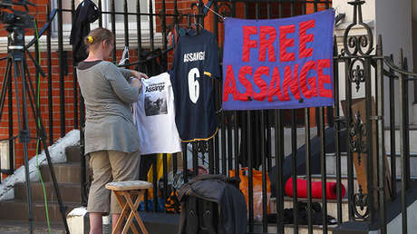 Enjuiciar a Assange sería un paso hacia "la edad oscura de la ignorancia"