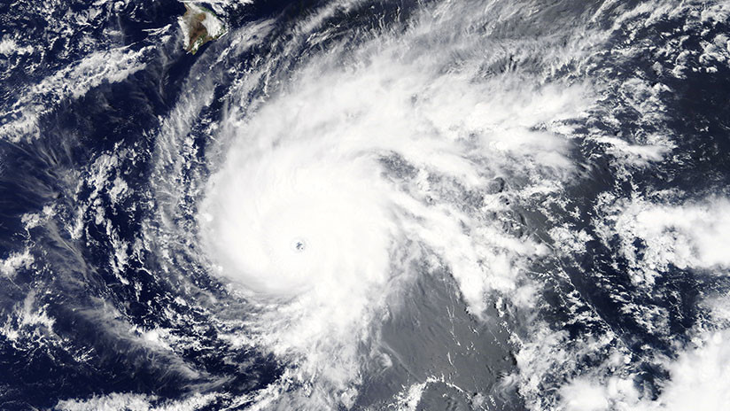 El huracán Lane avanza hacia Hawái y podría causar "un daño récord" a las islas