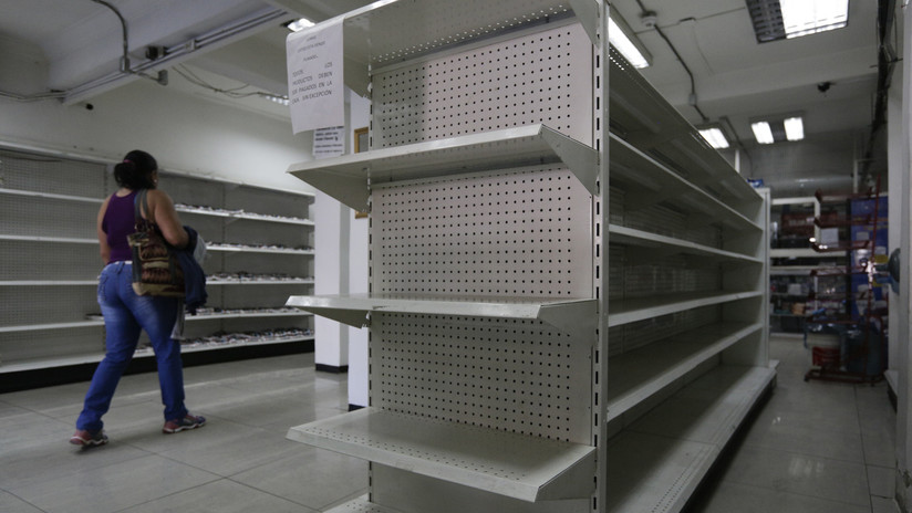 "Con las manos en la masa": Empresario vasco graba cómo esconden productos en farmacia venezolana