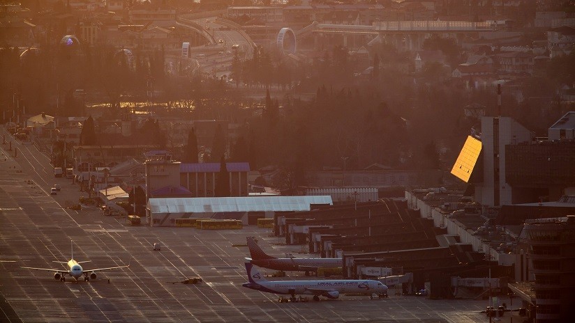 VIDEO, FOTOS: 18 heridos al incendiarse un avión tras aterrizar en Rusia
