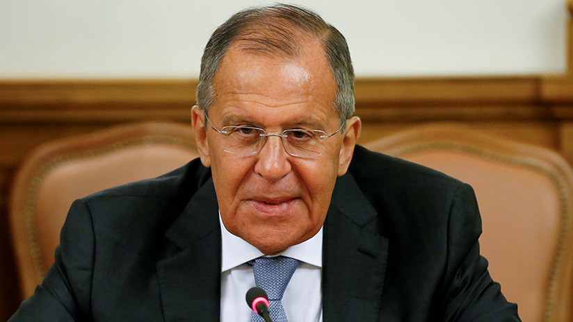 Lavrov: "Me quito el sombrero ante los diplomáticos británicos por influir en la política europea"