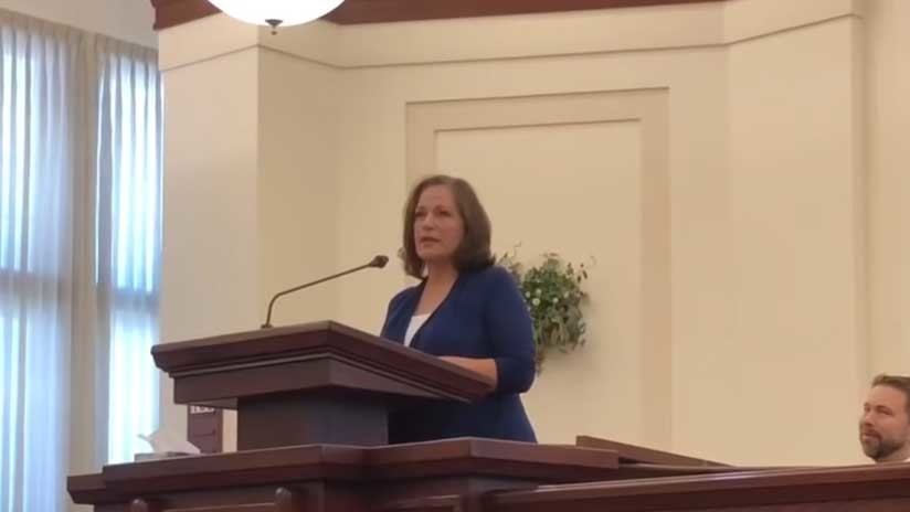 Una mujer interrumpe una misa para denunciar que fue violada por un líder mormón (VIDEO)