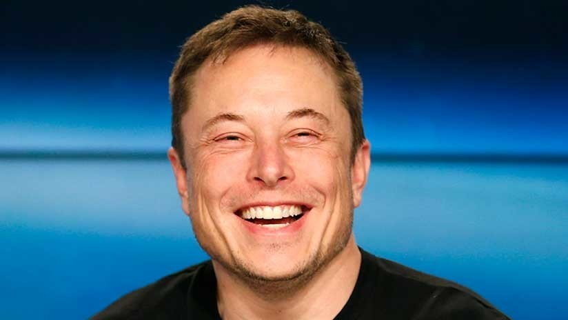 VIDEO: Elon Musk se fuma un porro de marihuana en plena entrevista