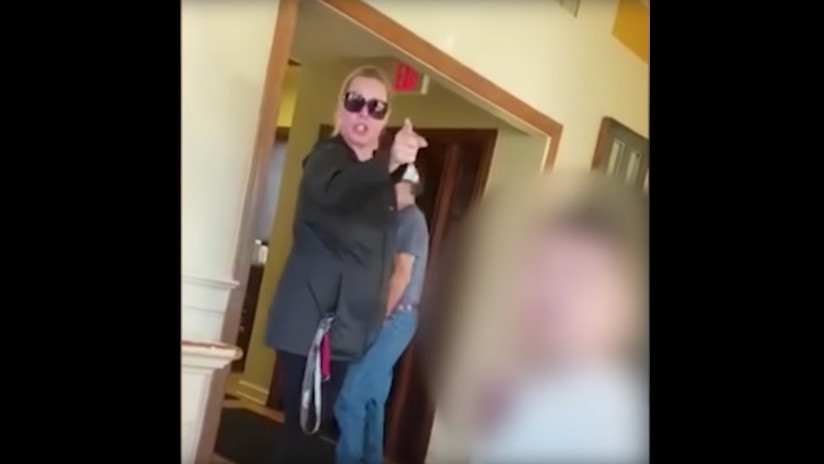 VIDEO: Mujer blanca exige a una familia hispana mostrar sus pasaportes en un restaurante de EE.UU.