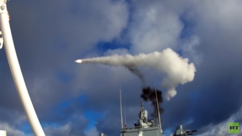 VIDEO: Misiles antiaéreos de moderno buque ruso destruyen varios objetivos en el mar de Barents