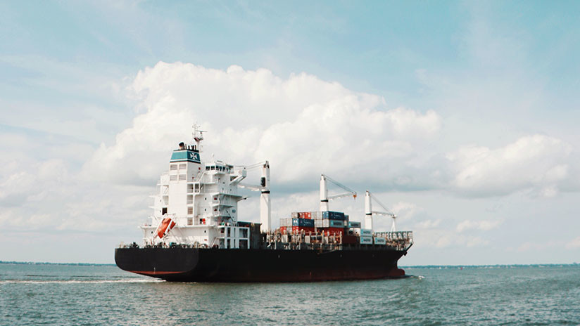 Piratas atacan un carguero y secuestran a 11 tripulantes frente a las costas de Nigeria