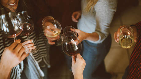 Encuentran una explicación genética a por qué algunas personas necesitan beber más alcohol que otras