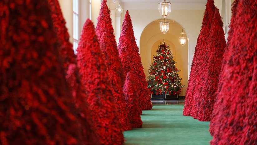 "Sacada de 'El Resplandor'": La Red se mofa de la "sangrienta" decoración navideña de la Casa Blanca