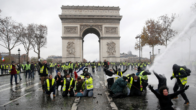 Francia: 12 periodistas de RT resultan heridos en las protestas 