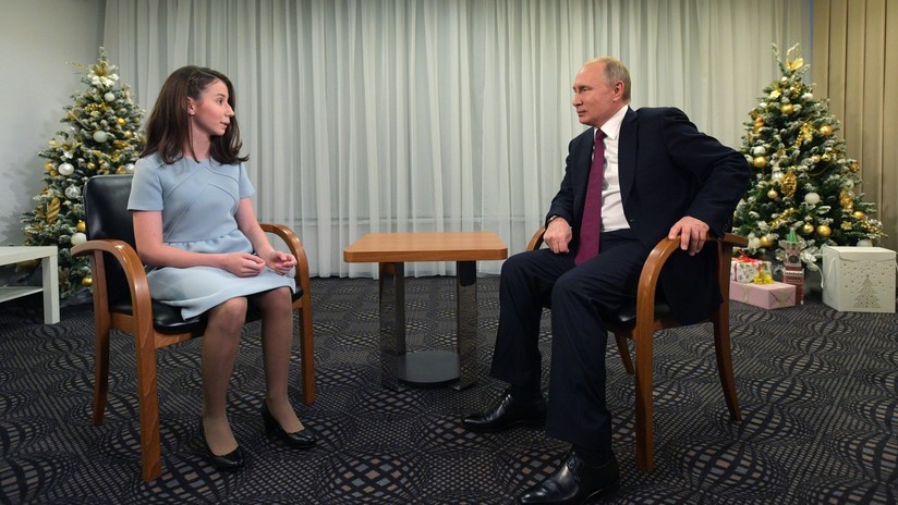 Una joven cumple su sueño y habla con Putin sobre su vida, el 'heavy metal' y el regalo que desea