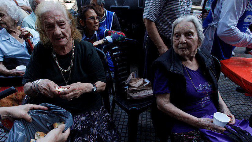 El Gobierno argentino toma dinero del fondo de los jubilados para pagar deuda