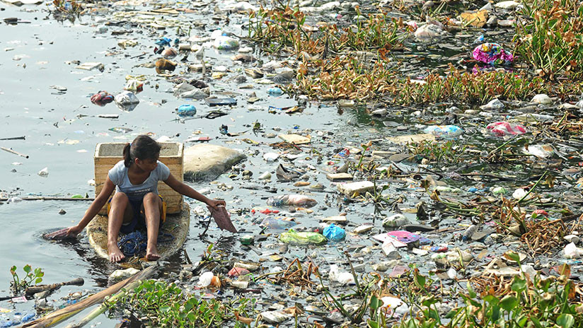 Miles de toneladas de desechos: El país que se convierte en el vertedero del Pacífico