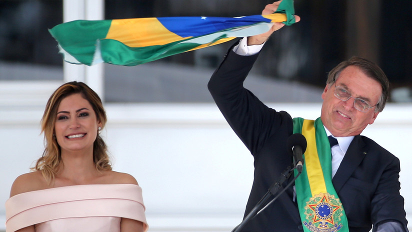 Bolsonaro asume la presidencia de Brasil y llama a combatir "la corrupción y la sumisión ideológica"
