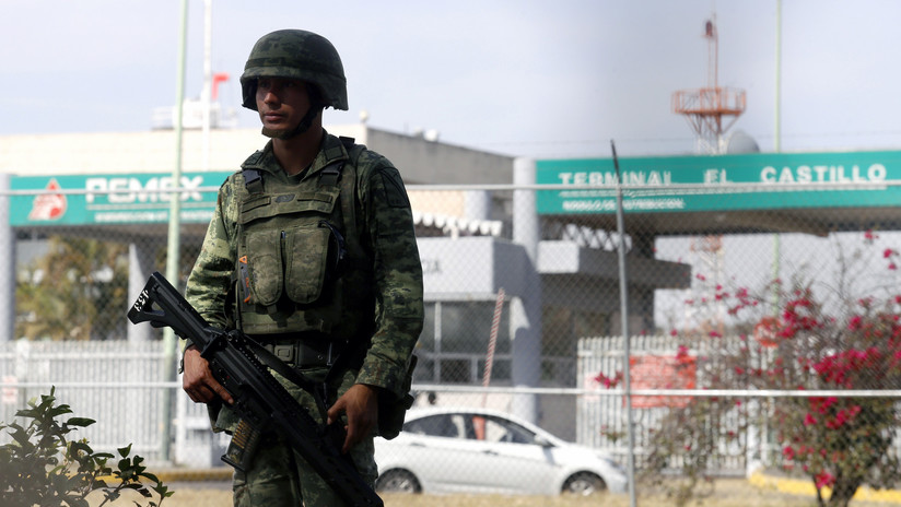 Ejército mexicano toma el control de las instalaciones de Pemex