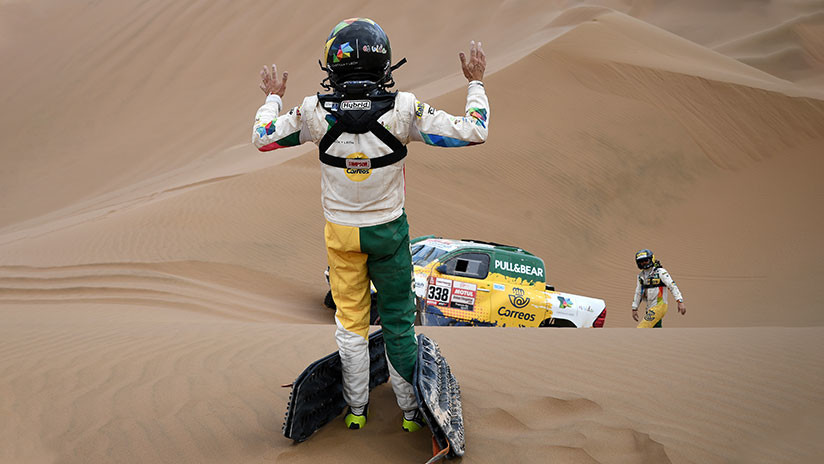 El piloto español Jesús Calleja abandona el Dakar tras volcar su vehículo en la sexta etapa