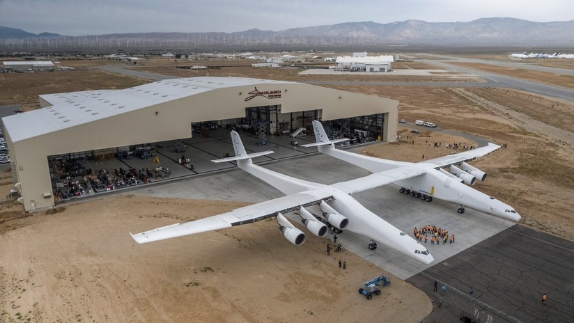 VIDEO: El avión más grande del mundo realiza pruebas de alta velocidad 