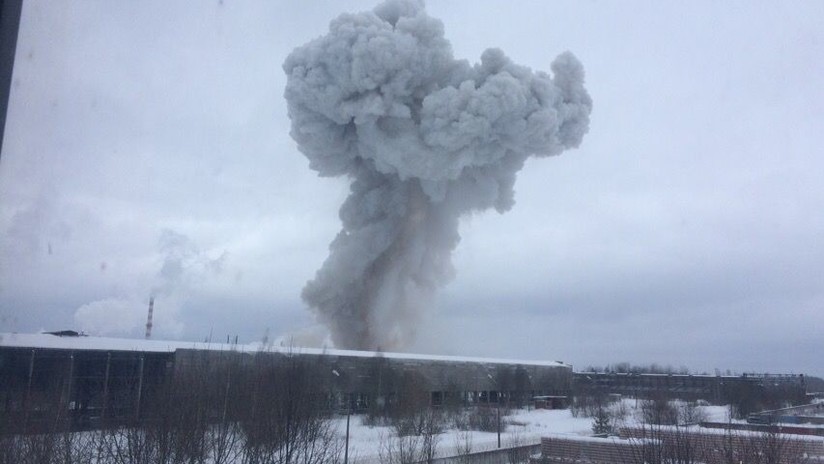 VIDEO, FOTOS: Una fuerte explosión sacude una planta química en el noroeste de Rusia