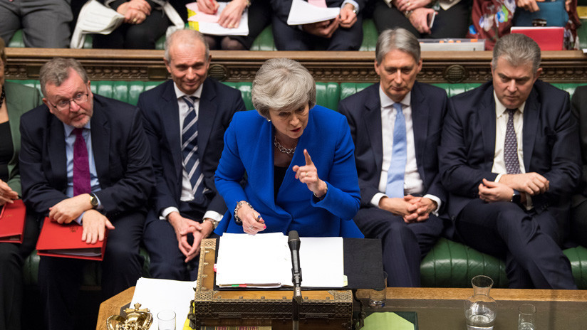 Theresa May invita a Jeremy Corbyn a dialogar sobre la crisis del Brexit