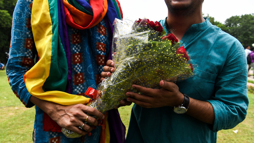 Una pareja de ancianos indios viaja por el mundo ahorrando 4,2 dólares al día vendiendo té