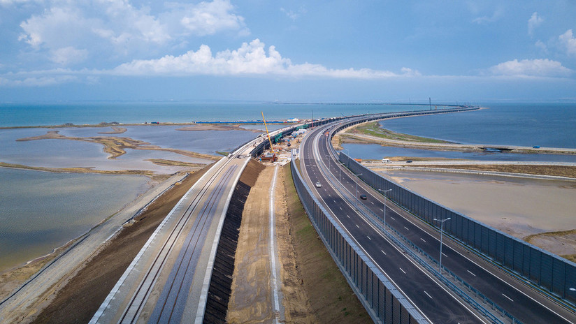 Se completa el primer kilómetro del tramo ferroviario del puente de Crimea