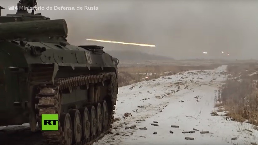 VIDEO: Vehículos de combate rusos destruyen blancos durante preparación para un concurso militar