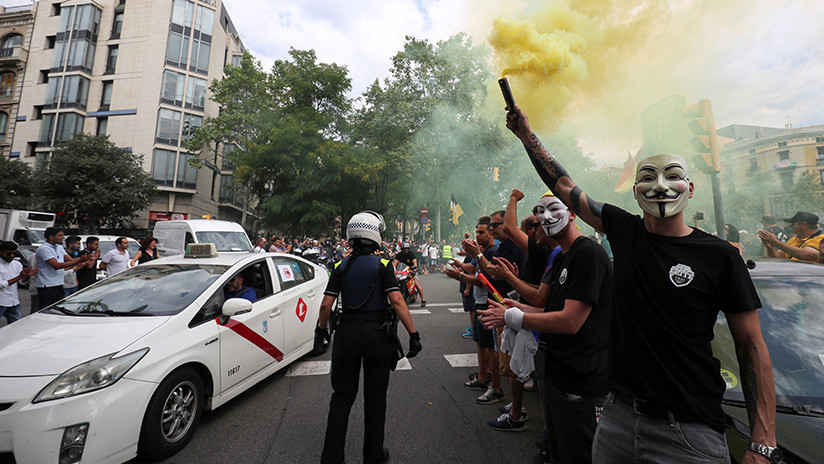 Uber y Cabify anuncian que dejarán de operar en Barcelona ante la presión del gremio de taxistas