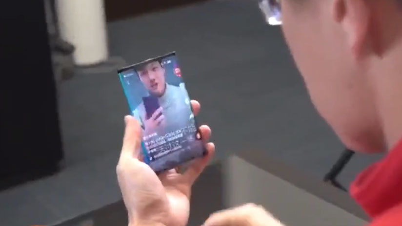 VIDEO: El presidente de Xiaomi presenta su nuevo teléfono inteligente con pantalla plegable (y parece sin parangón)