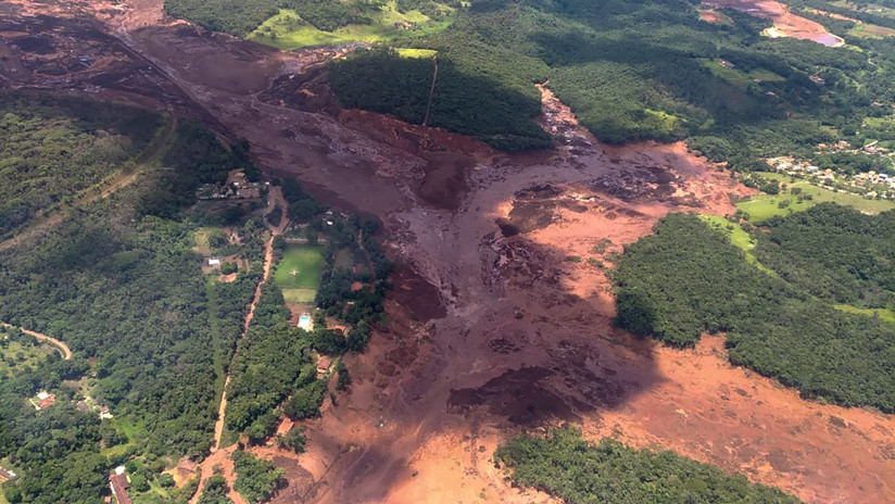Al menos 300 desaparecidos tras la ruptura de un dique minero en Brasil