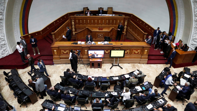 Parlamento venezolano "designa" a embajadores en países que reconocen a Guaidó como "presidente encargado"