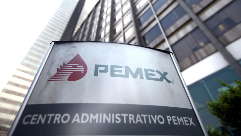 López Obrador llama "hipócritas" a las calificadoras de riesgo por bajar la perspectiva crediticia de Pemex