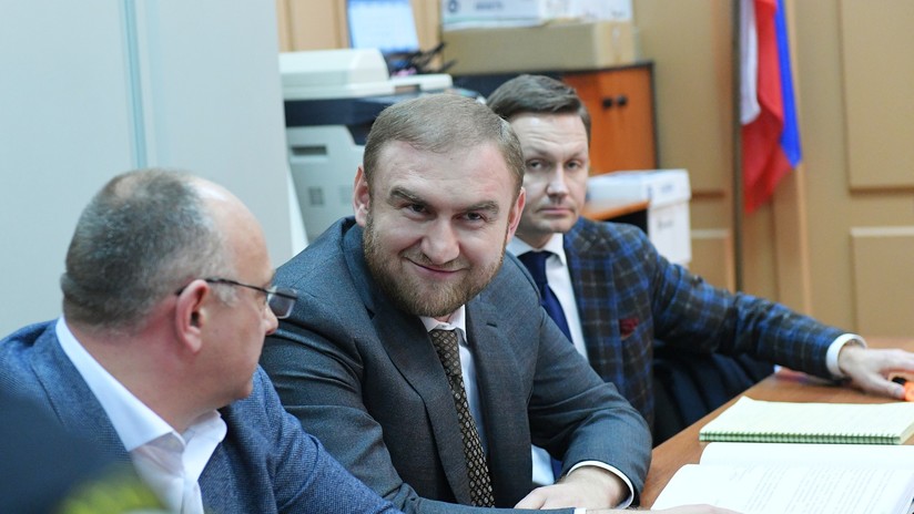 Detienen en plena sesión parlamentaria a un senador ruso acusado de asesinatos 